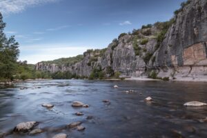 Ardèche : le corps du septuagénaire emporté par une rivière en crue a été retrouvé