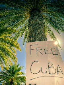 A Cuba, le gouvernement ouvre la porte à des investissements étrangers sous la pression des Etats-Unis