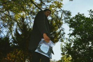 Emmanuel Macron effectue un kaméhaméha avec la première ministre japonaise