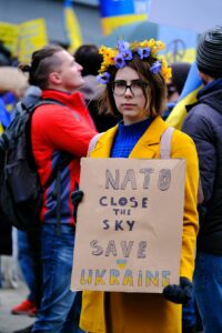 Ukraine, nucléaire, réarmement : où est passé le pacifisme des Écologistes ?