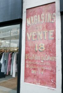 Maëlia, serveuse, 1 200 euros par mois : « Ma seule dépense mensuelle plaisir, ce sont mes ongles. J’en ai pour 35 euros »